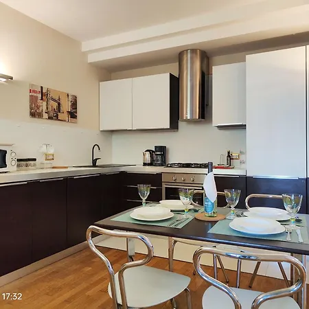 Leo Apartment